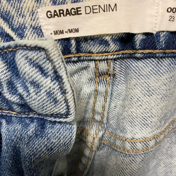 Garage Retro Wash Ripped Mom Jeans (size 00 /23) - Picture 3 of 3